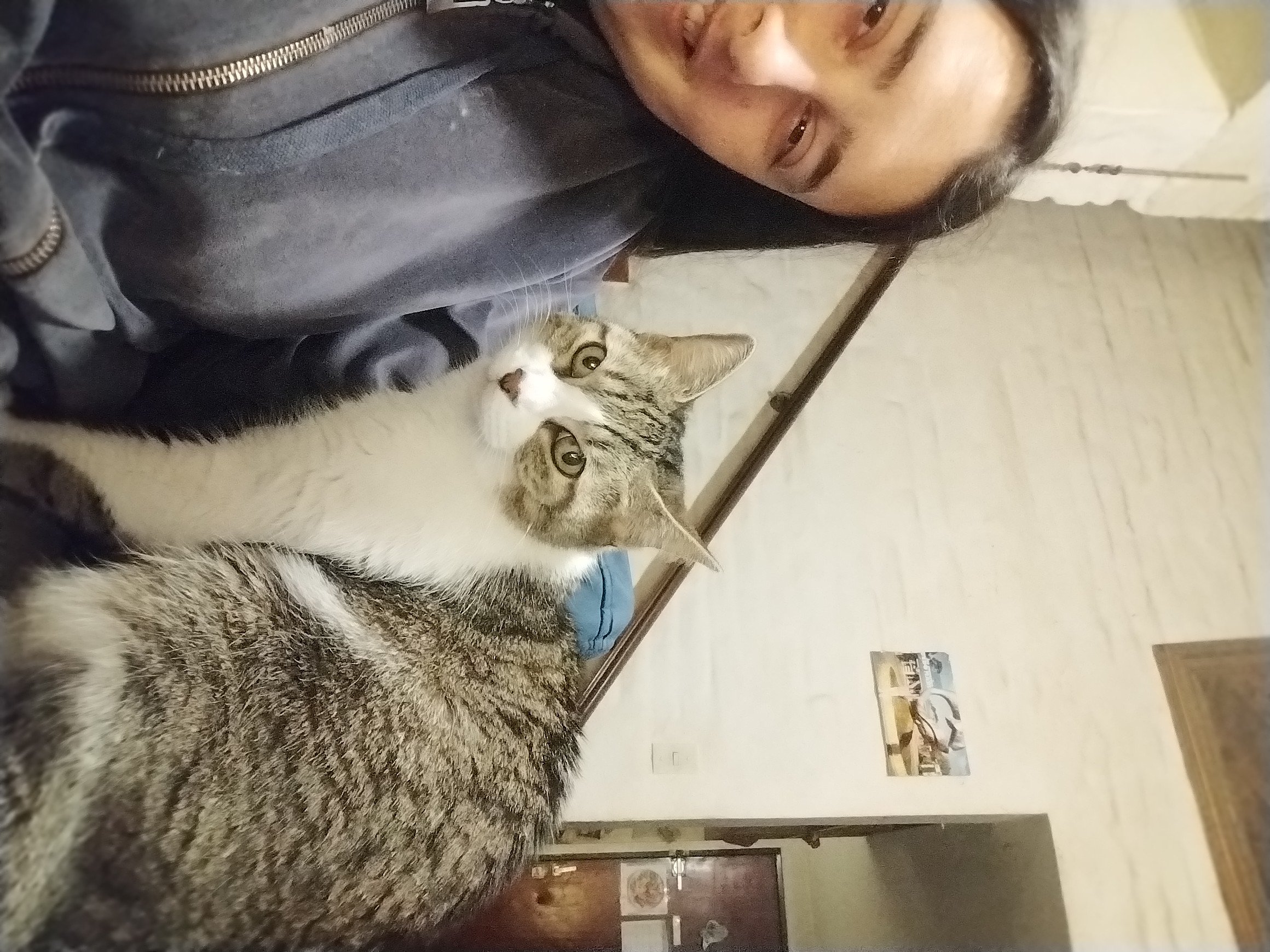 tuni sitting with me for a selfieh